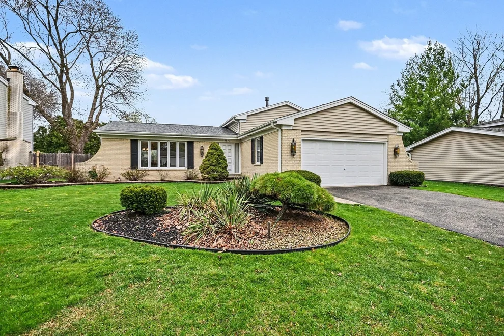 Unit for sale at 3941 Roslyn Road, Downers Grove, IL 60515