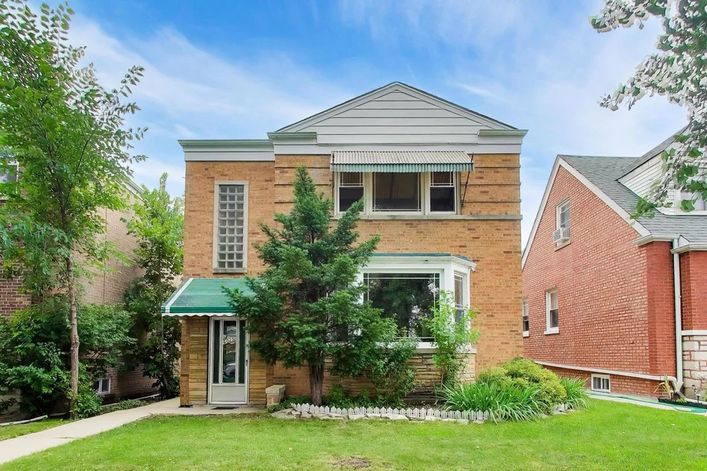 Unit for sale at 6025 N Sacramento Avenue, Chicago, IL 60659