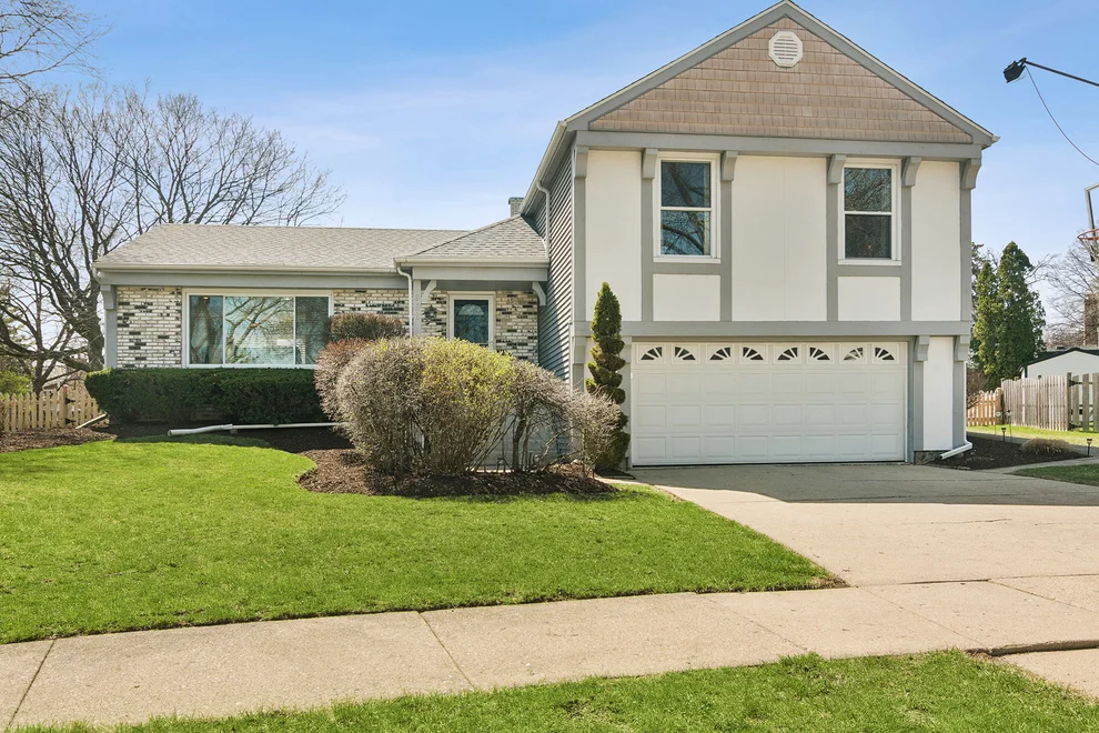 Unit for sale at 958 Chaucer Way, Buffalo Grove, IL 60089