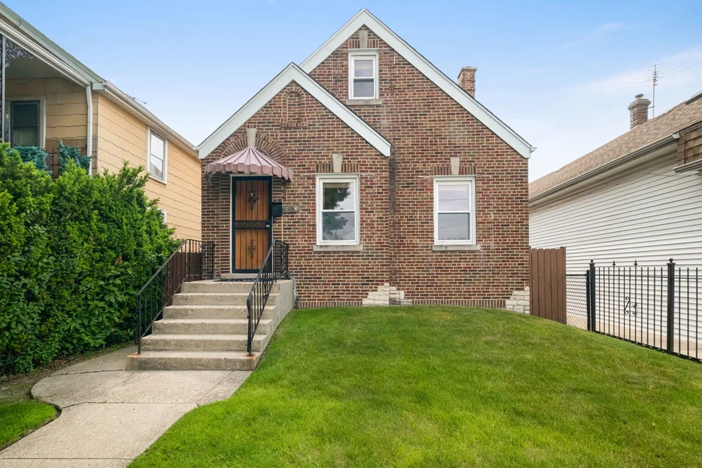 Unit for sale at 5424 N MOBILE Avenue, Chicago, IL 60630