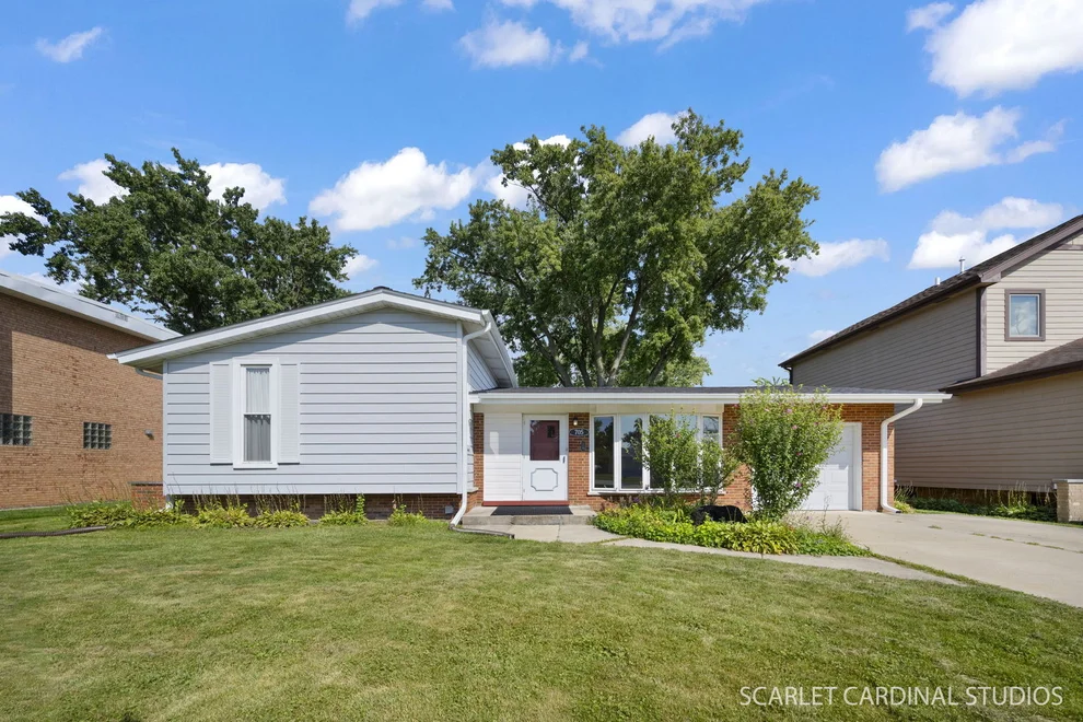 Unit for sale at 705 S School Street, Lombard, IL 60148