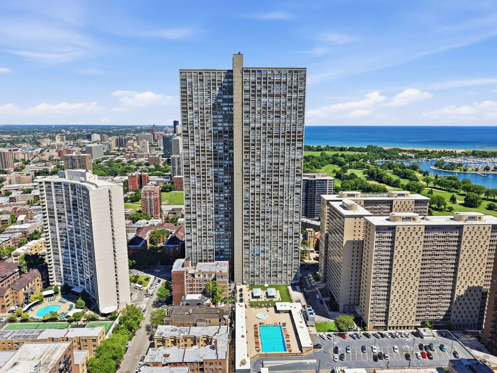 Unit for sale at 655 W IRVING PARK Road, Chicago, IL 60613