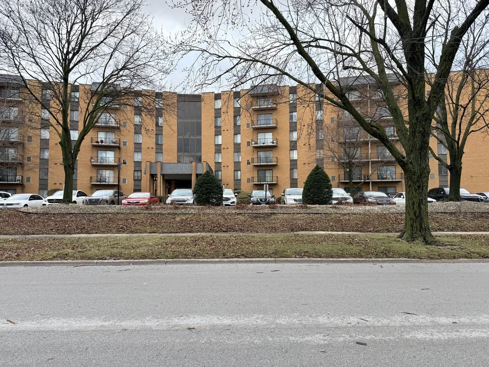 Unit for sale at 700 N Bruce Lane, Glenwood, IL 60425