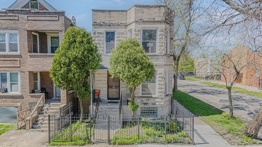 Unit for sale at 856 N Lawndale Avenue, Chicago, IL 60651