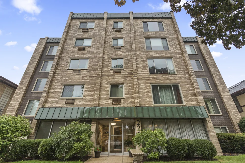 Unit for sale at 224 S OAK PARK Avenue, Oak Park, IL 60302