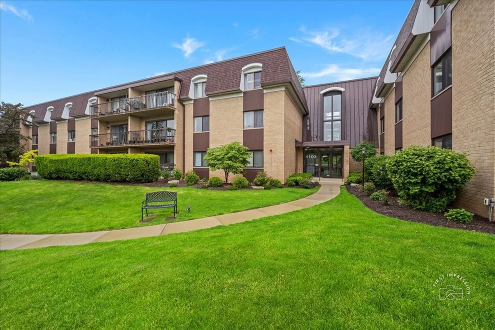 Unit for sale at 1103 N Mill Street, Naperville, IL 60563