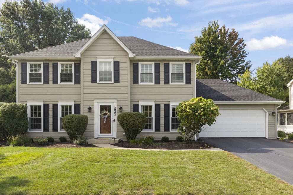 Unit for sale at 2042 Richton Drive, Wheaton, IL 60189