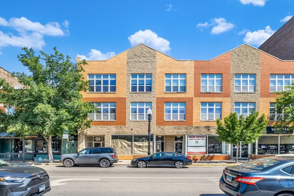 Unit for sale at 1962 W LAWRENCE Avenue, Chicago, IL 60640