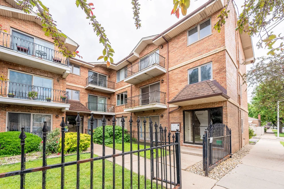 Unit for sale at 6307 S Nashville Avenue, Chicago, IL 60638