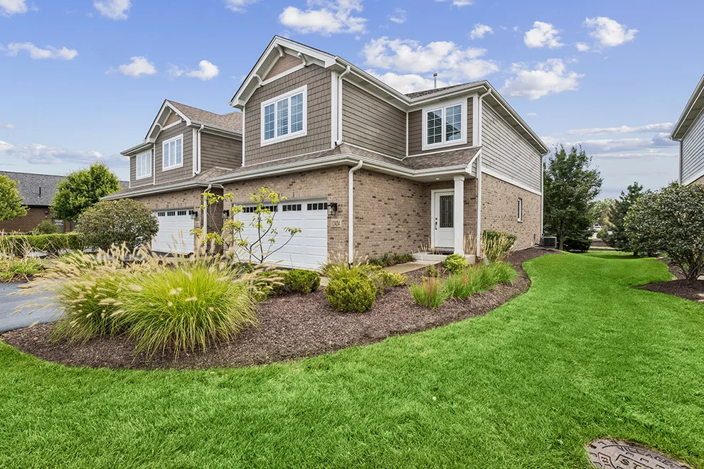 Unit for sale at 12424 Lacey Drive, Lemont, IL 60439