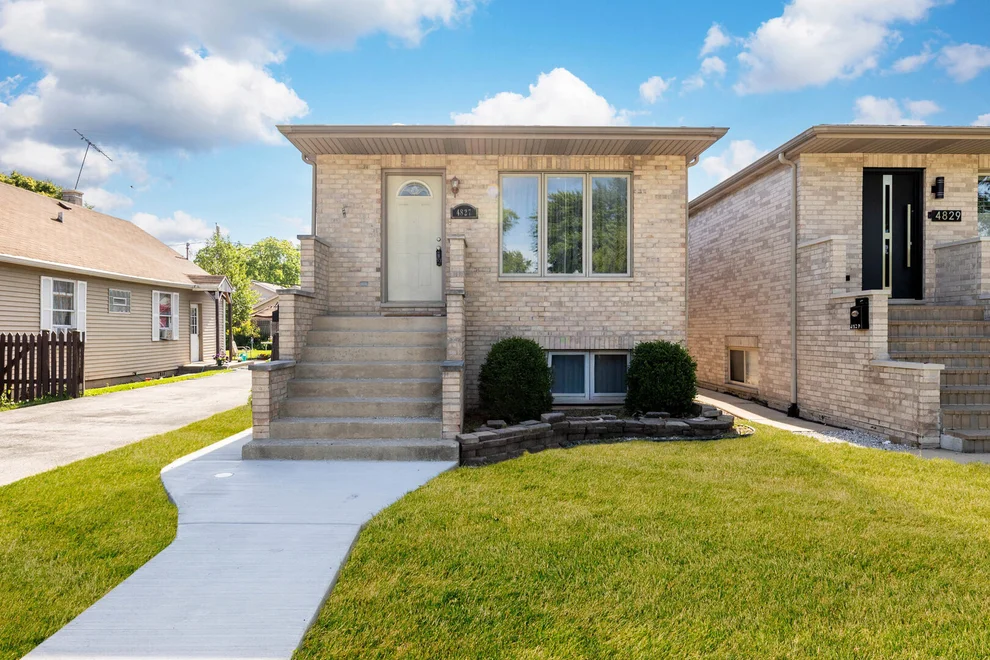 Unit for sale at 4827 S Linder Avenue, Chicago, IL 60638