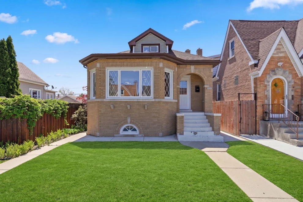Unit for sale at 5853 W Newport Avenue, Chicago, IL 60634