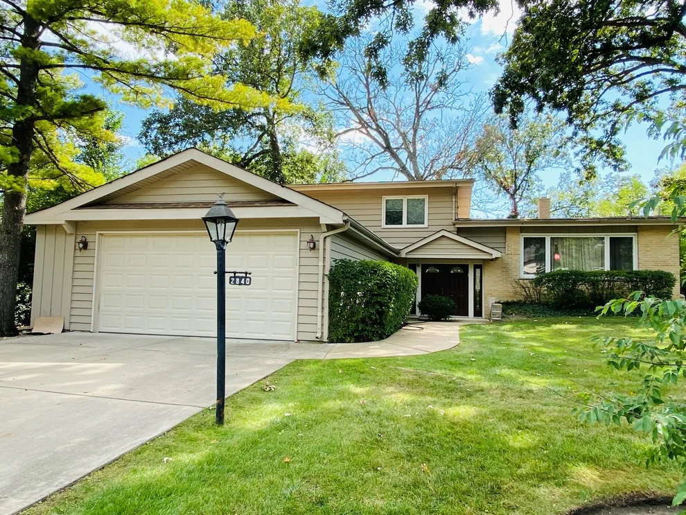 Unit for sale at 2840 Twin Oaks Drive, Highland Park, IL 60035