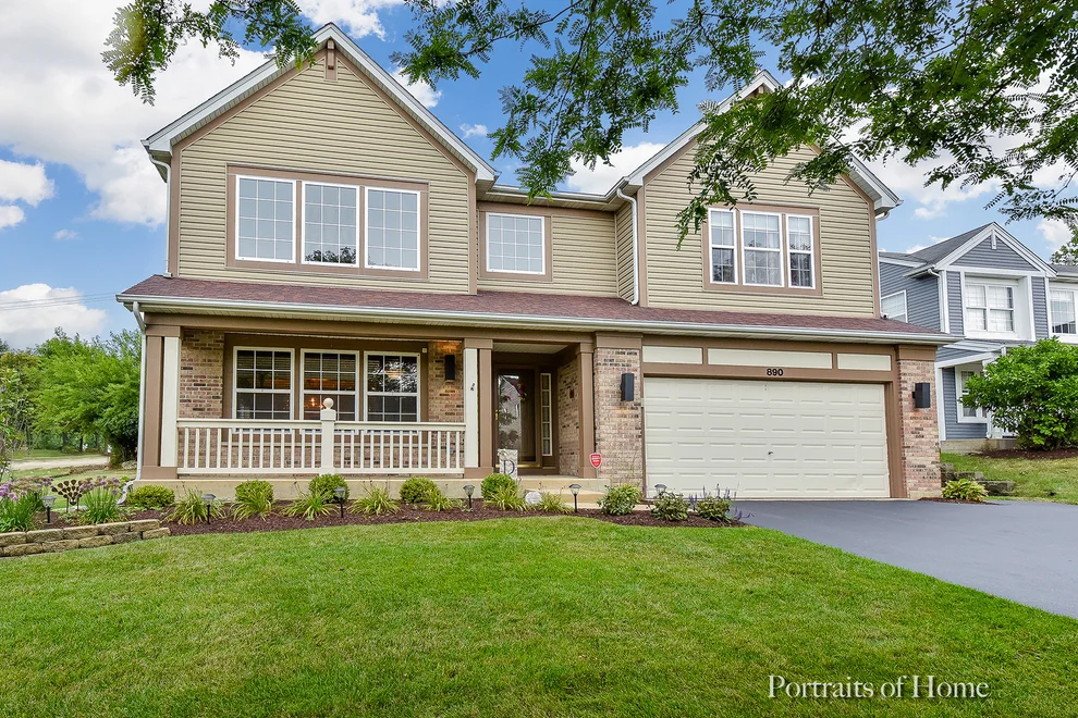 Unit for sale at 890 Oakwood Lane, South Elgin, IL 60177
