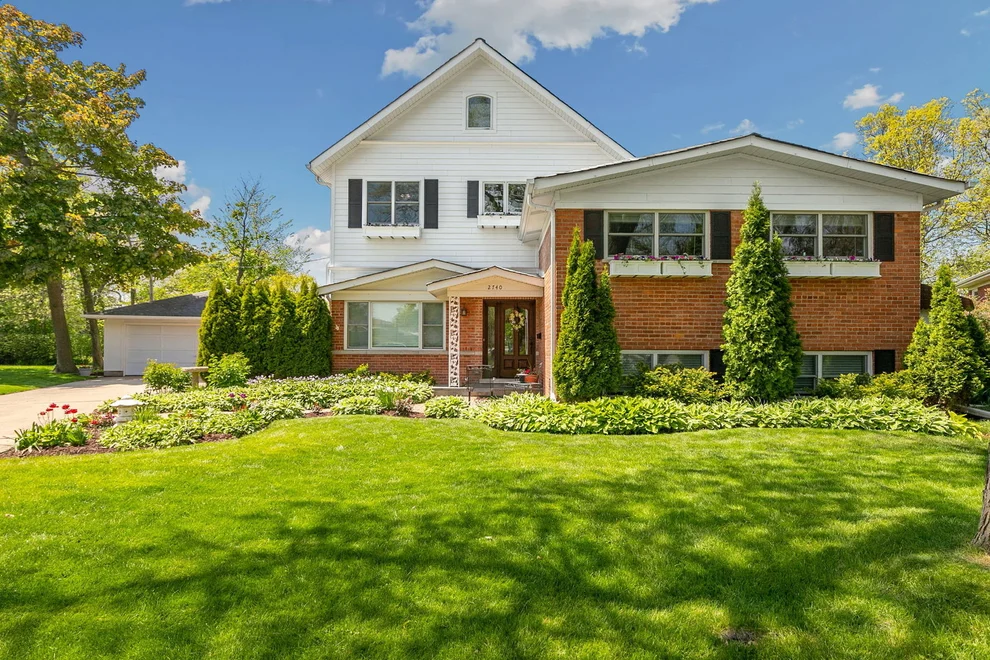 Unit for sale at 2740 Lincoln Lane, Wilmette, IL 60091