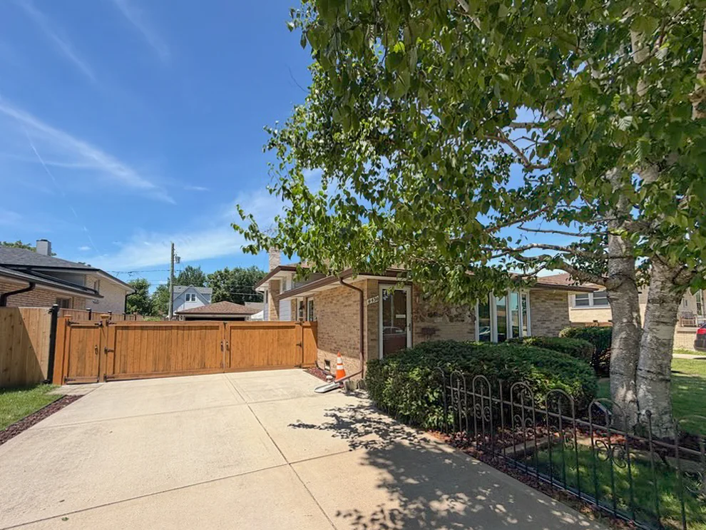 Unit for sale at 4430 Raymond Avenue, Brookfield, IL 60513