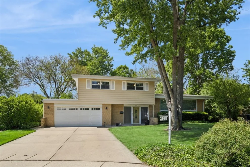 Unit for sale at 323 Vine Street, Wilmette, IL 60091