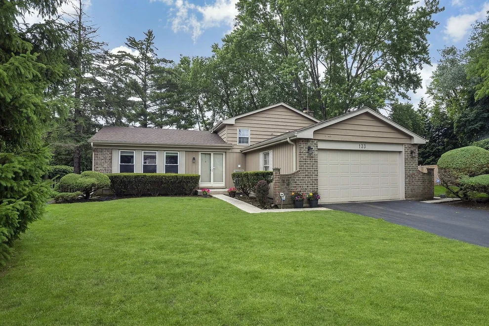 Unit for sale at 133 Burr Oak Court, Deerfield, IL 60015