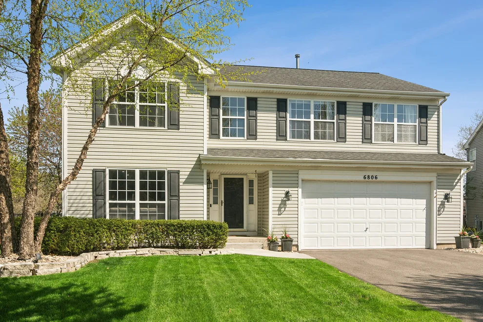 Unit for sale at 6806 Highgate Road, Carpentersville, IL 60110