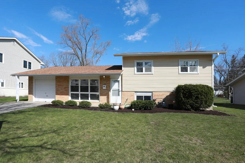 Unit for sale at 600 Flagstaff Lane, Hoffman Estates, IL 60169