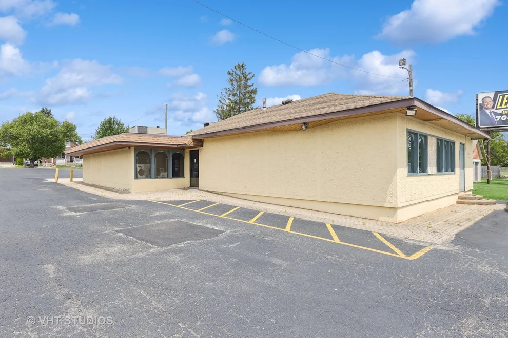 Unit for sale at 835 S River Street, Aurora, IL 60506