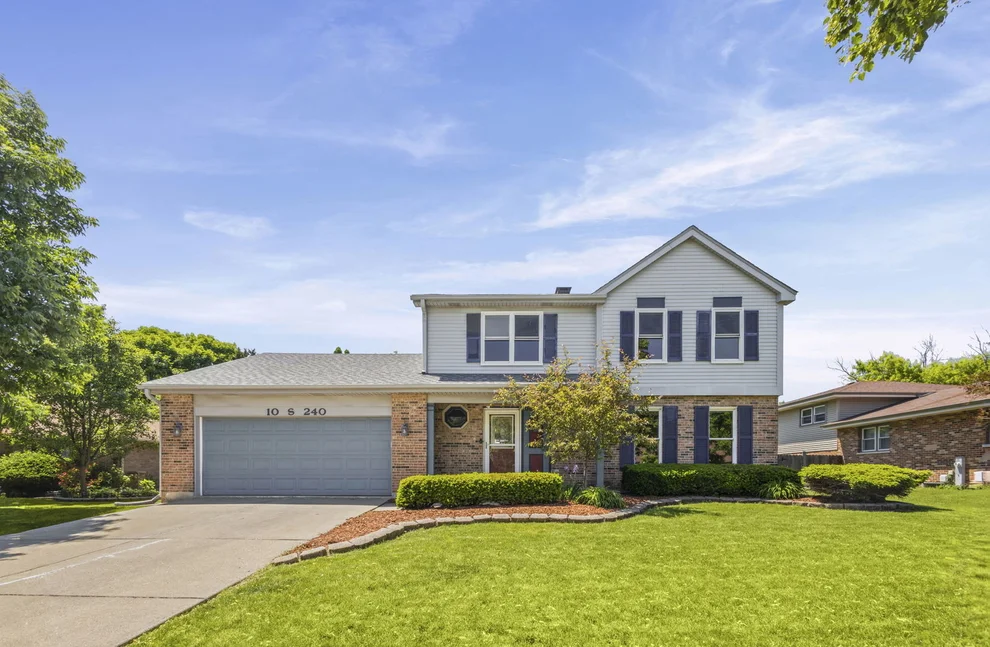 Unit for sale at 10s240 Havens Drive, Downers Grove, IL 60516