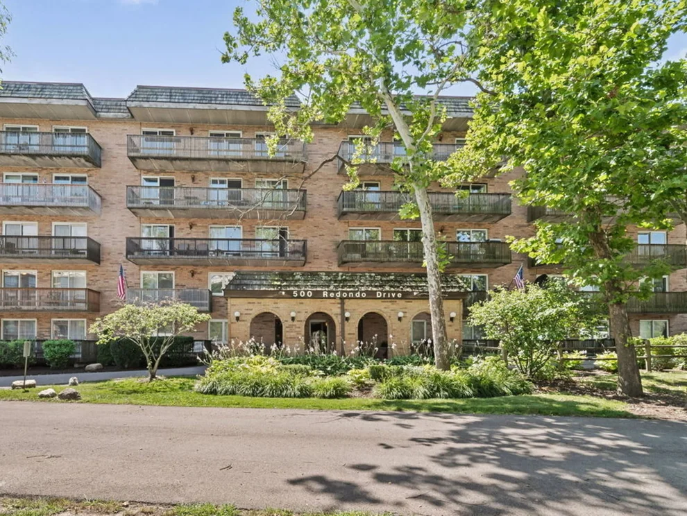 Unit for sale at 500 Redondo Drive, Downers Grove, IL 60516