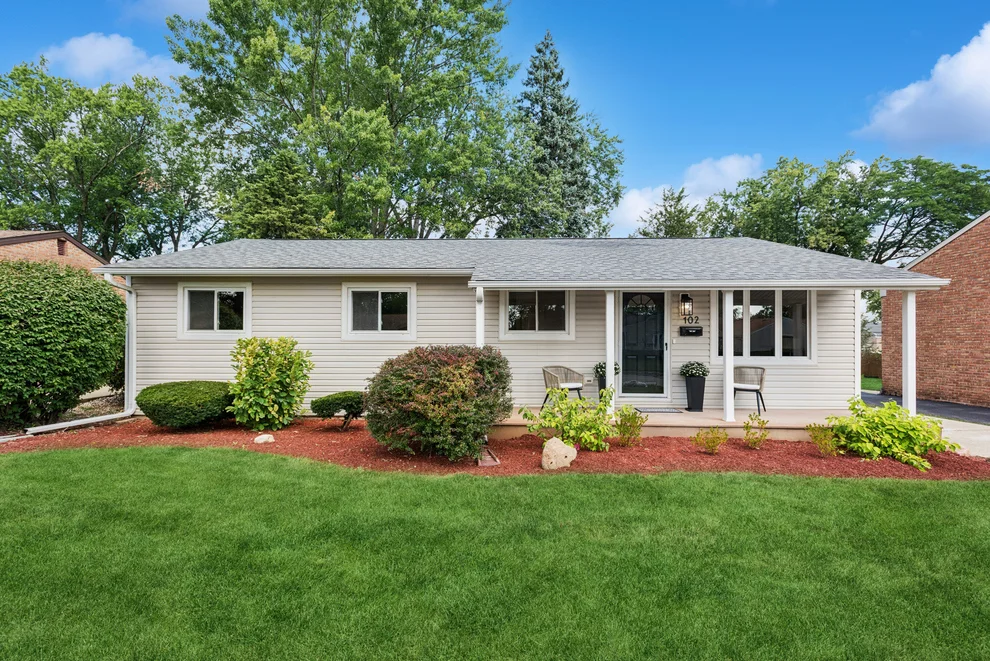 Unit for sale at 102 Oxford Lane, Glendale Heights, IL 60139