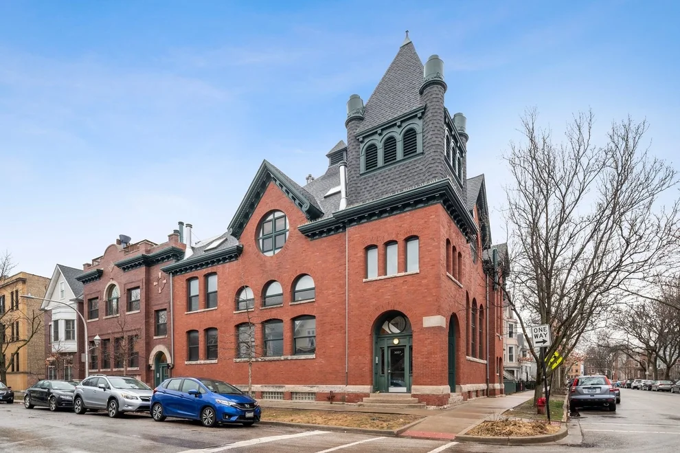 Unit for sale at 1117 W Barry Avenue, Chicago, IL 60657