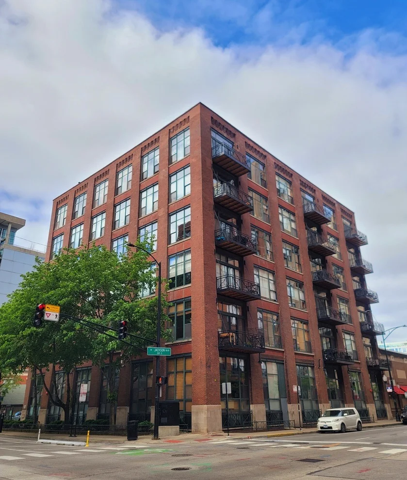 Unit for sale at 701 W Jackson Boulevard, Chicago, IL 60661