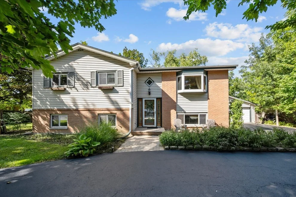 Unit for sale at 711 Quassey Avenue, Lake Bluff, IL 60044