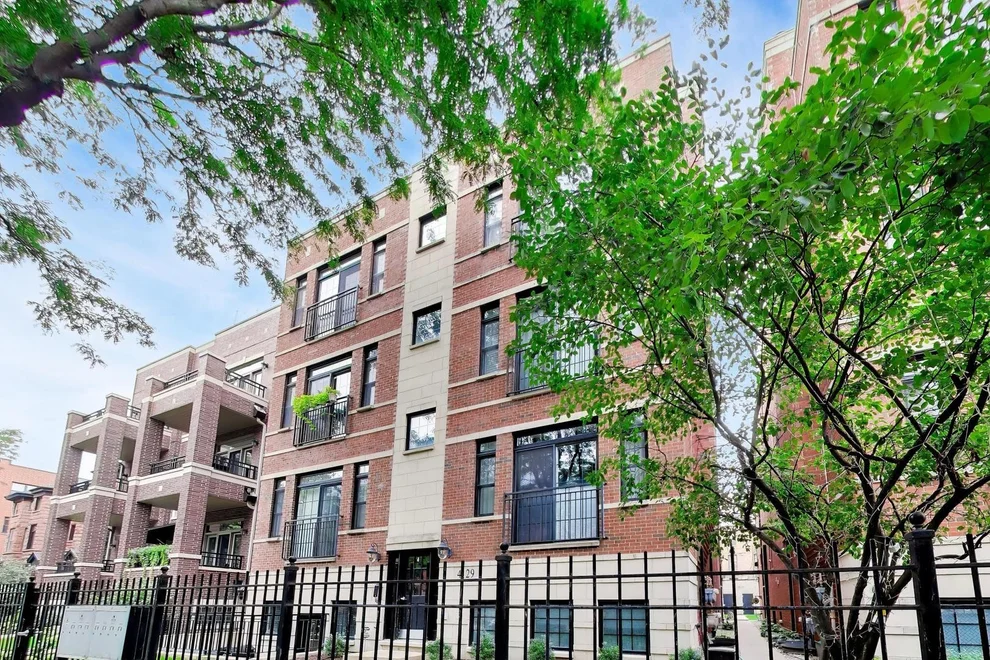 Unit for sale at 4129 N Kenmore Avenue, Chicago, IL 60613