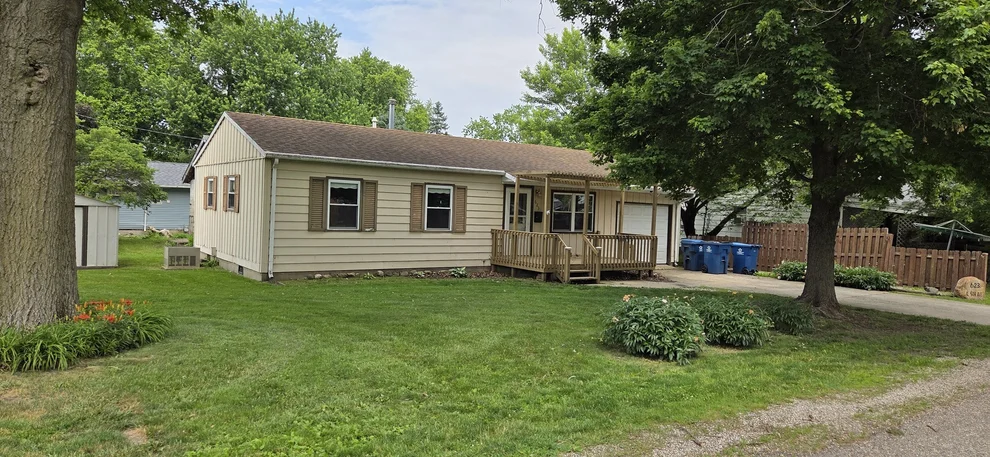Unit for sale at 623 S 5th Avenue, Hoopeston, IL 60942