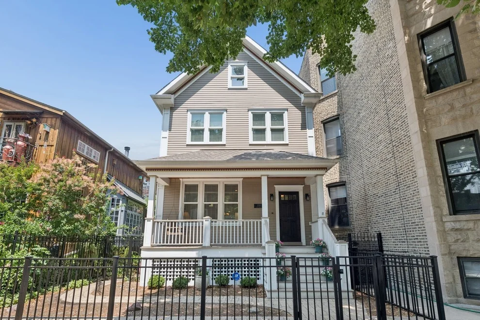 Unit for sale at 1530 W Grace Street, Chicago, IL 60613