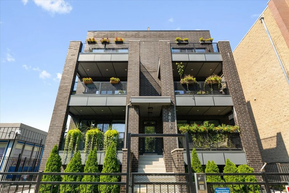 Unit for sale at 4858 N Kenmore Avenue, Chicago, IL 60640