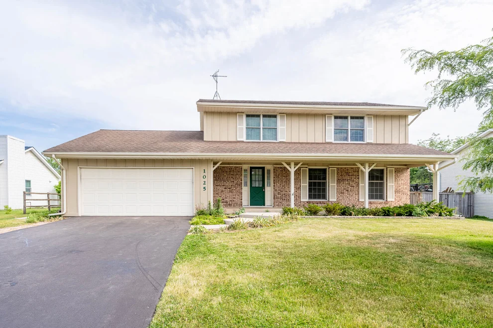 Unit for sale at 1025 North Avenue, Batavia, IL 60510