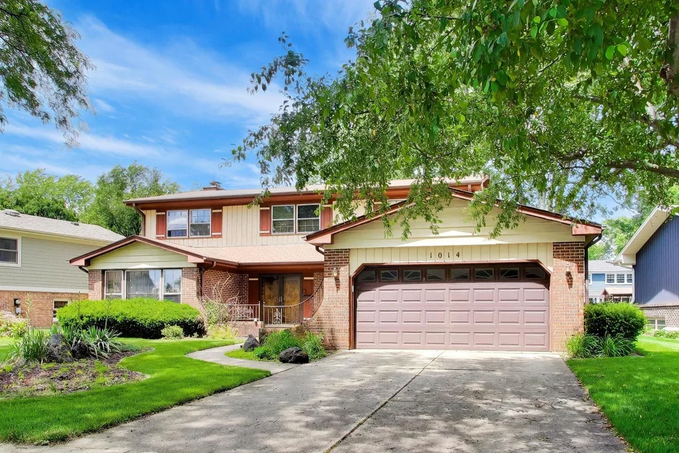 Unit for sale at 1014 E Crabtree Drive, Arlington Heights, IL 60004