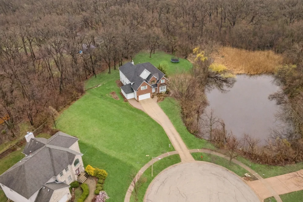 Unit for sale at 9025 Darien Woods Court, Darien, IL 60561