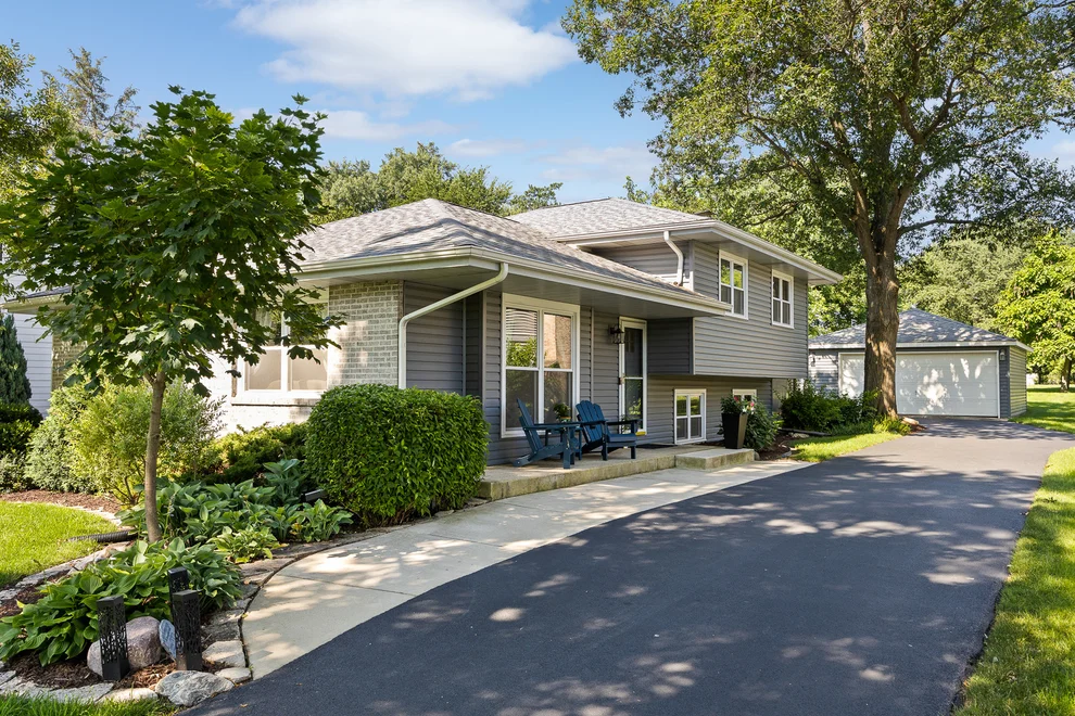 Unit for sale at 4600 Roslyn Road, Downers Grove, IL 60515