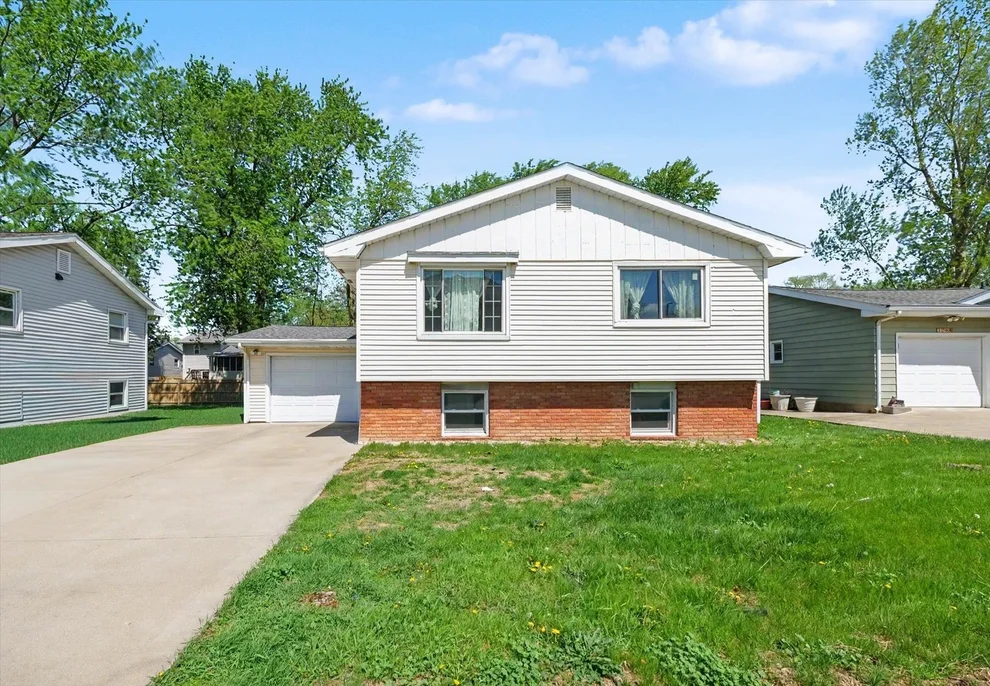 Unit for sale at 1704 Fort Jesse Road, Normal, IL 61761