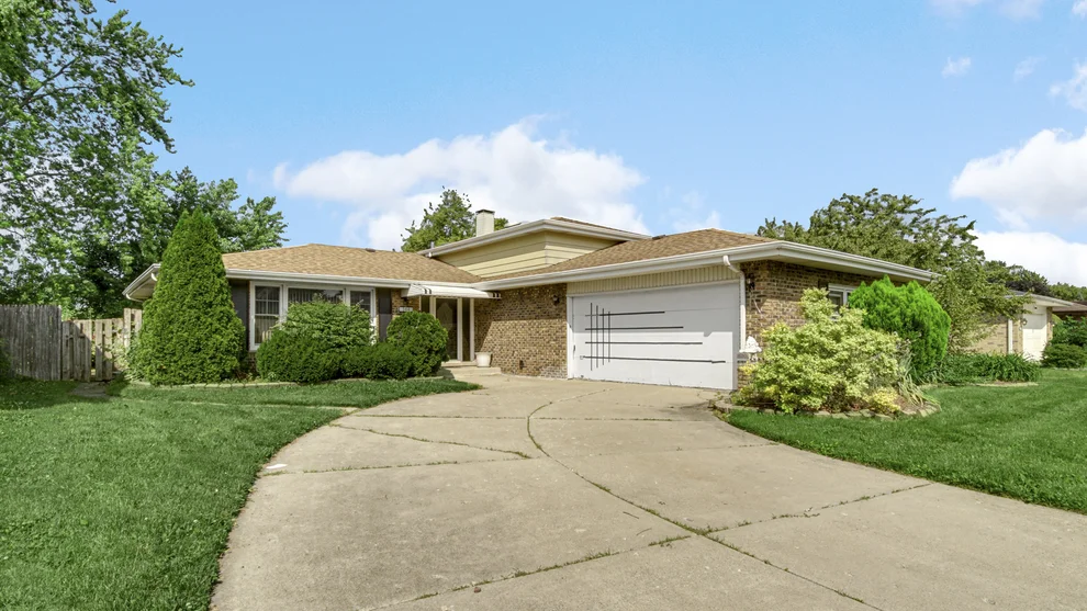 Unit for sale at 544 Thornwood Drive, South Holland, IL 60473