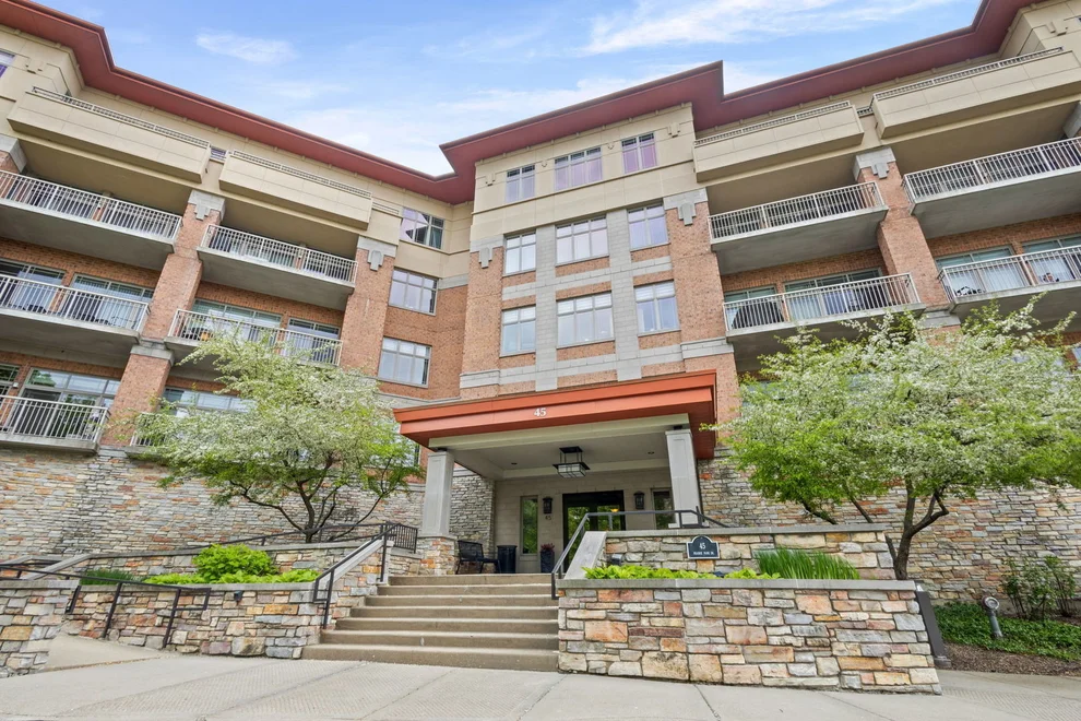 Unit for sale at 45 Prairie Park Drive, Wheeling, IL 60090