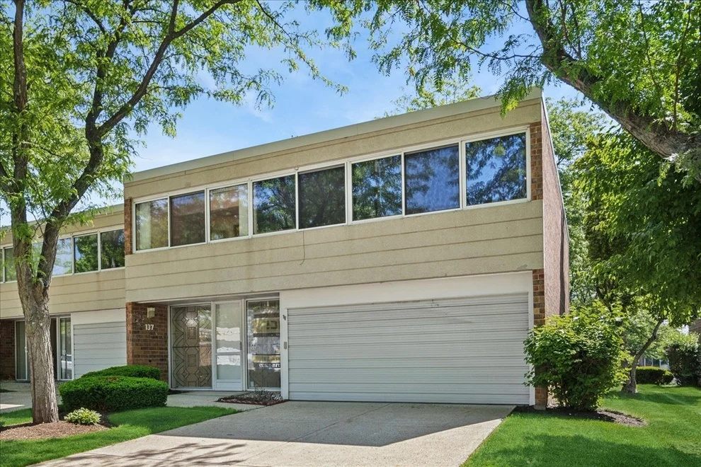 Unit for sale at 137 Avon Road, Northbrook, IL 60062