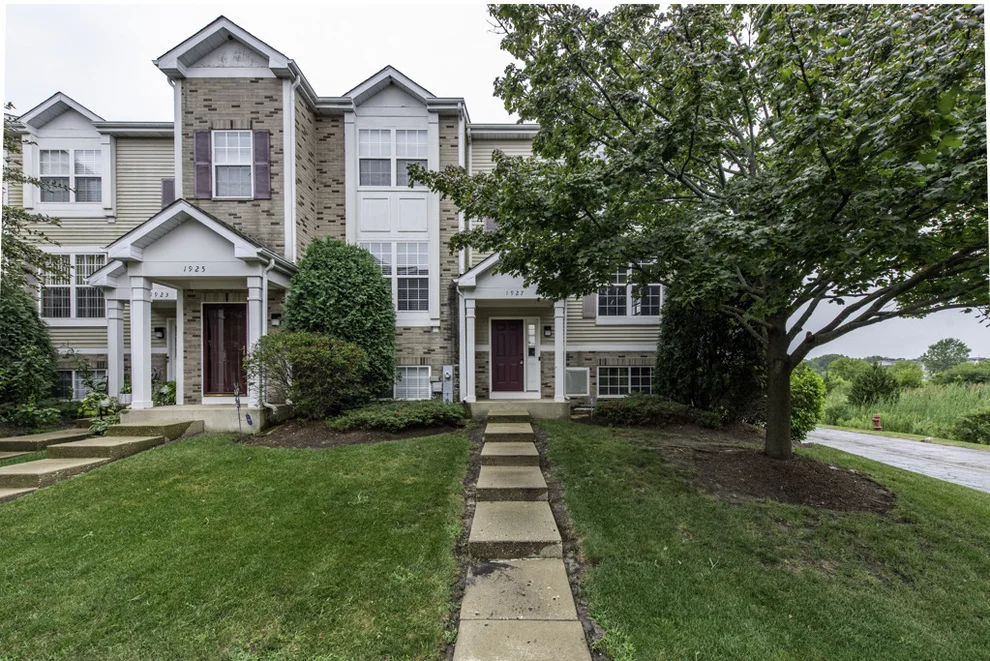 Unit for sale at 1927 Freedom Court, Zion, IL 60099