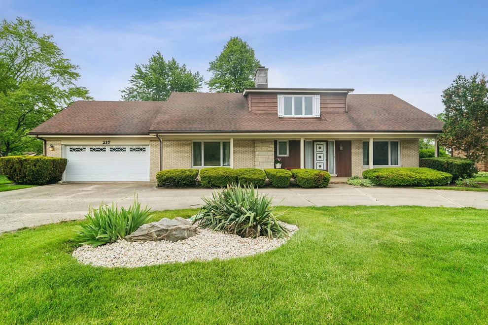 Unit for sale at 217 S Arlington Heights Road, Elk Grove Village, IL 60007