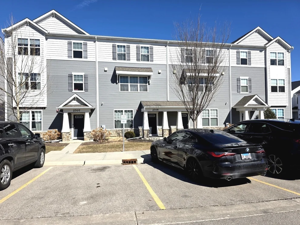 Unit for sale at 2707 Lily Lane, Rolling Meadows, IL 60008