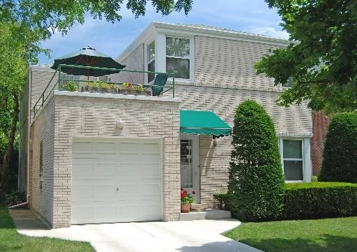 Unit for sale at 6721 Keating Avenue, LINCOLNWOOD, IL 60712