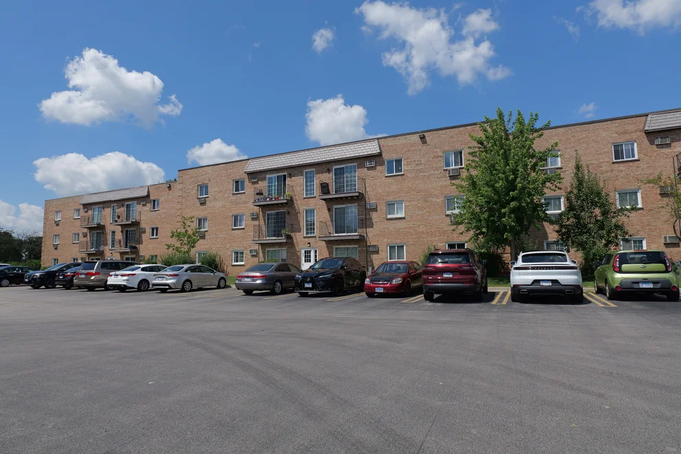 Unit for sale at 143 W Elk Trail, Carol Stream, IL 60188