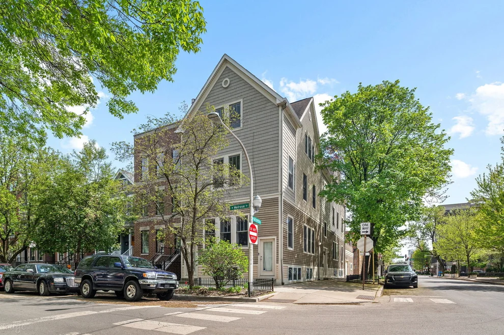 Unit for sale at 1459 W MELROSE Street, Chicago, IL 60657