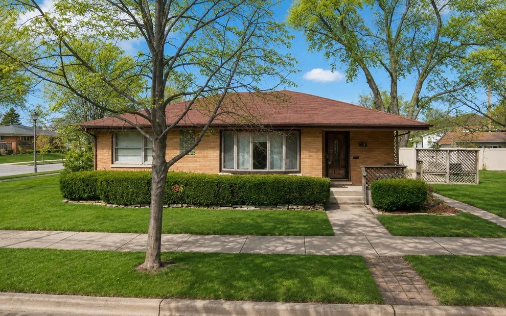 Unit for sale at 719 S Hawthorne Avenue, Elmhurst, IL 60126